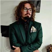 Auteur professionnel, prêt à partager ses connaissances à ceux qui en ont besoin !